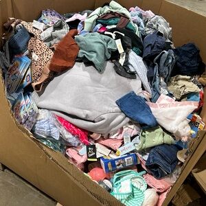 NWT Kids Pallet Pull